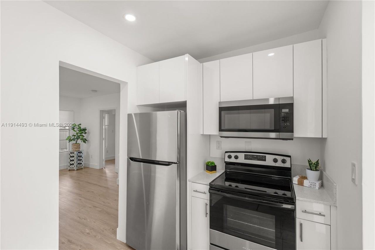 2508 Sw 10th St #2508-2508 - Photo 6 of 24