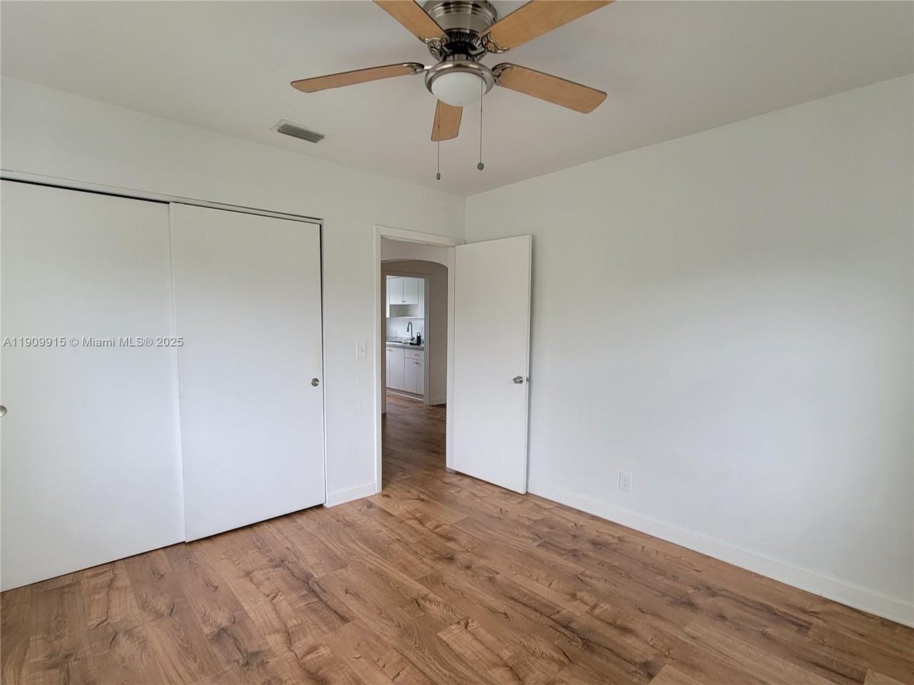 3433 Sw 12th St - Photo 3 of 23