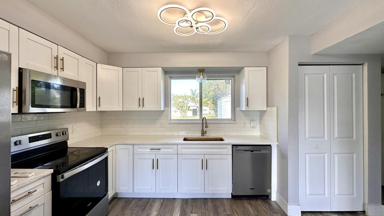 309 Swain Blvd #309 - Photo 3 of 19