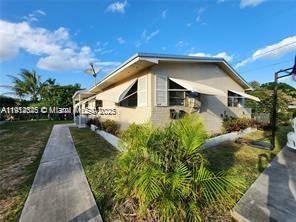 224 Southwest 10th Street #224-1 - Photo 2 of 3