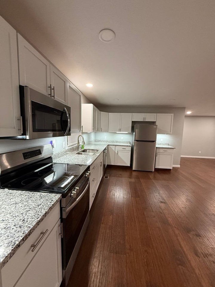 1868 East Street - Photo 3 of 33