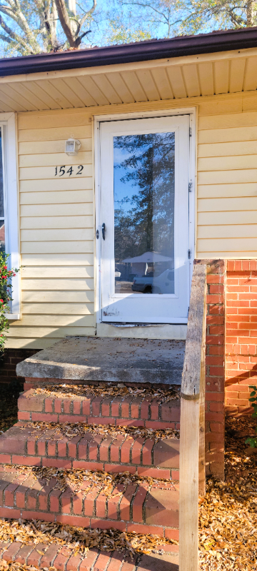 1542 E Perry St - Photo 2 of 10