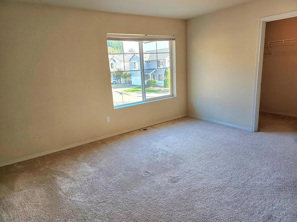 18928 13th Ave Se - Photo 3 of 11