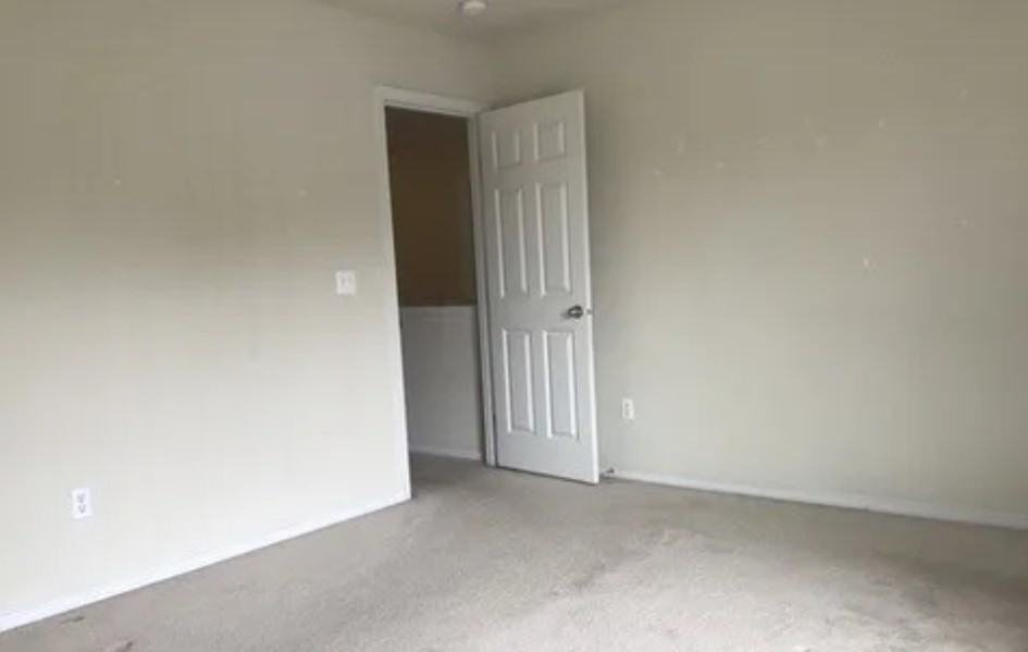 18928 13th Ave Se - Photo 4 of 11