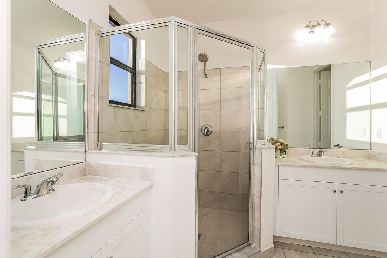 8916 Madrid Circle - Photo 7 of 18