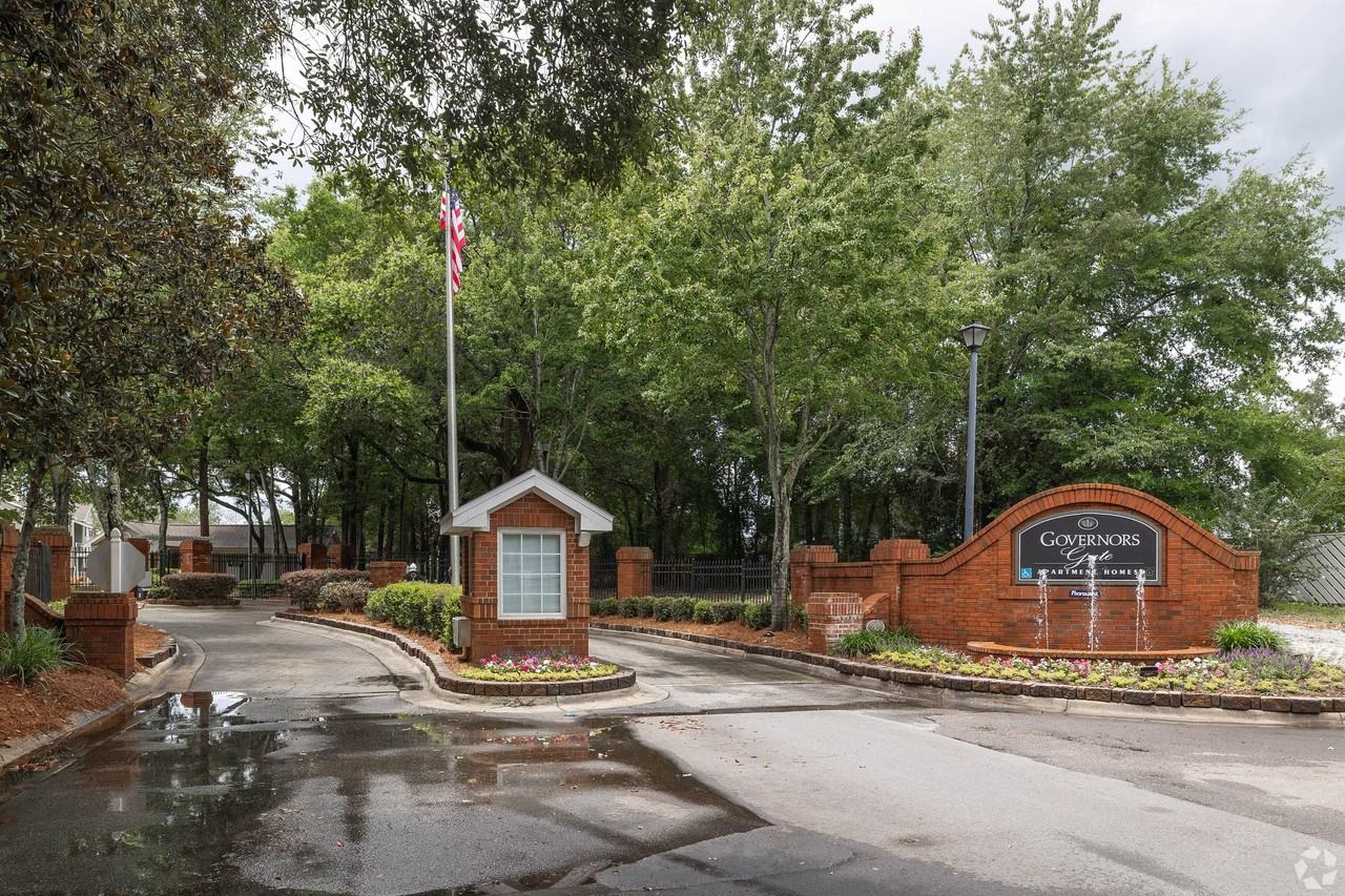 Governors Gate - Photo 3 of 50