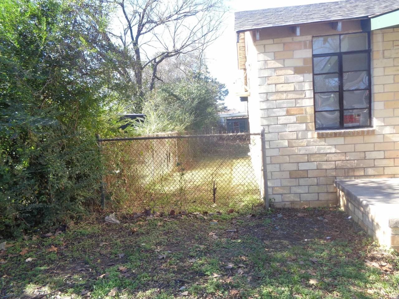 2514 Johnson St - Photo 4 of 18