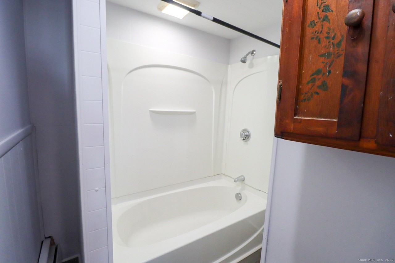 48 Golden St - Photo 4 of 10