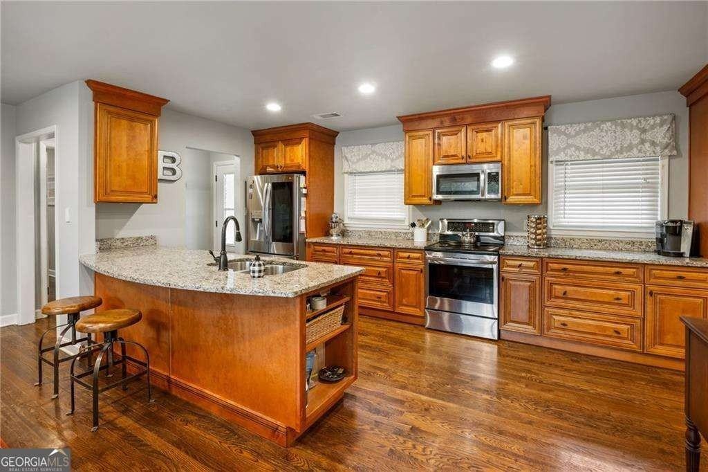 2341 Elmwood Circle Southeast - Photo 4 of 41