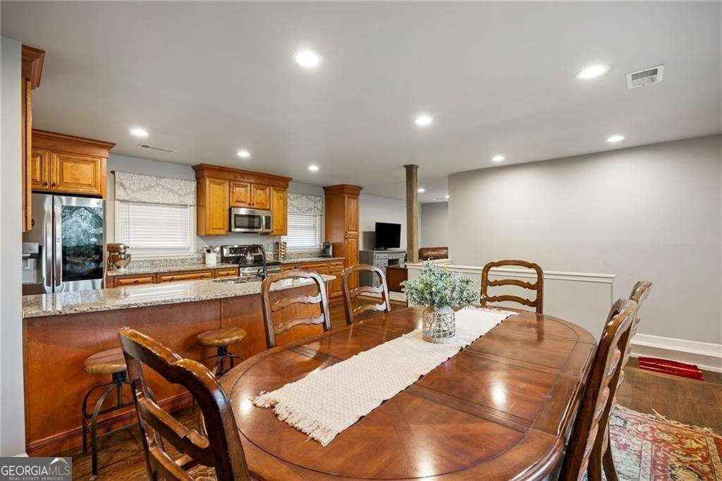 2341 Elmwood Circle Southeast - Photo 6 of 41