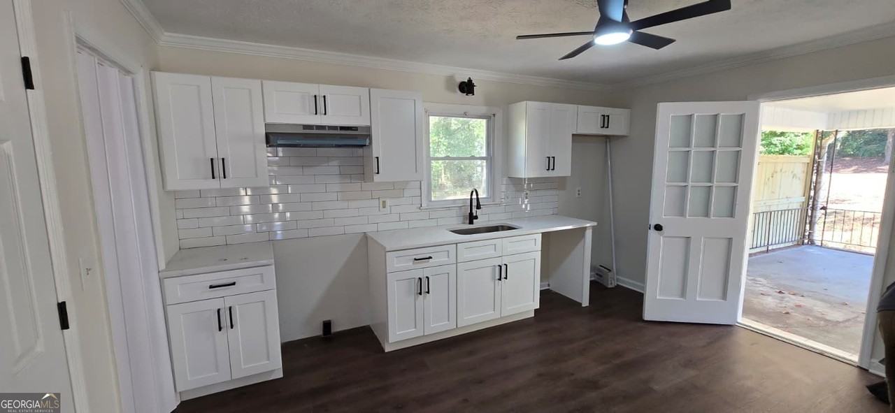 1240 Mimosa Cir Sw - Photo 5 of 20