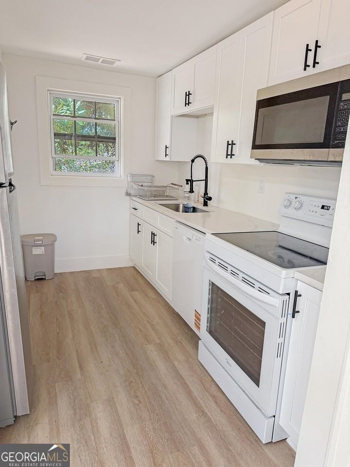 2224 Elizabeth Ave Se - Photo 2 of 12