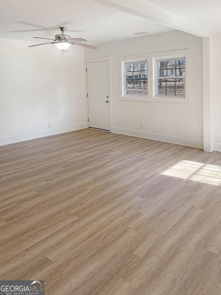 2224 Elizabeth Ave Se - Photo 4 of 12