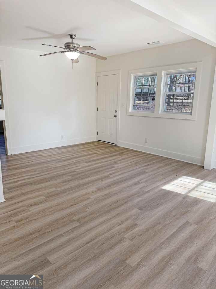 2224 Elizabeth Ave Se - Photo 5 of 12