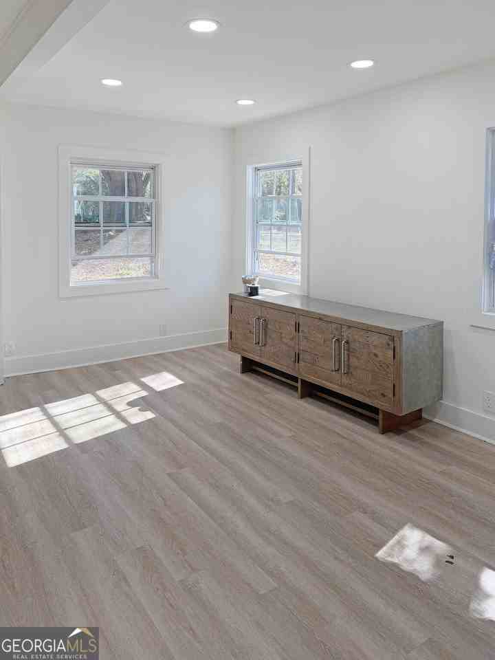 2224 Elizabeth Ave Se - Photo 7 of 12