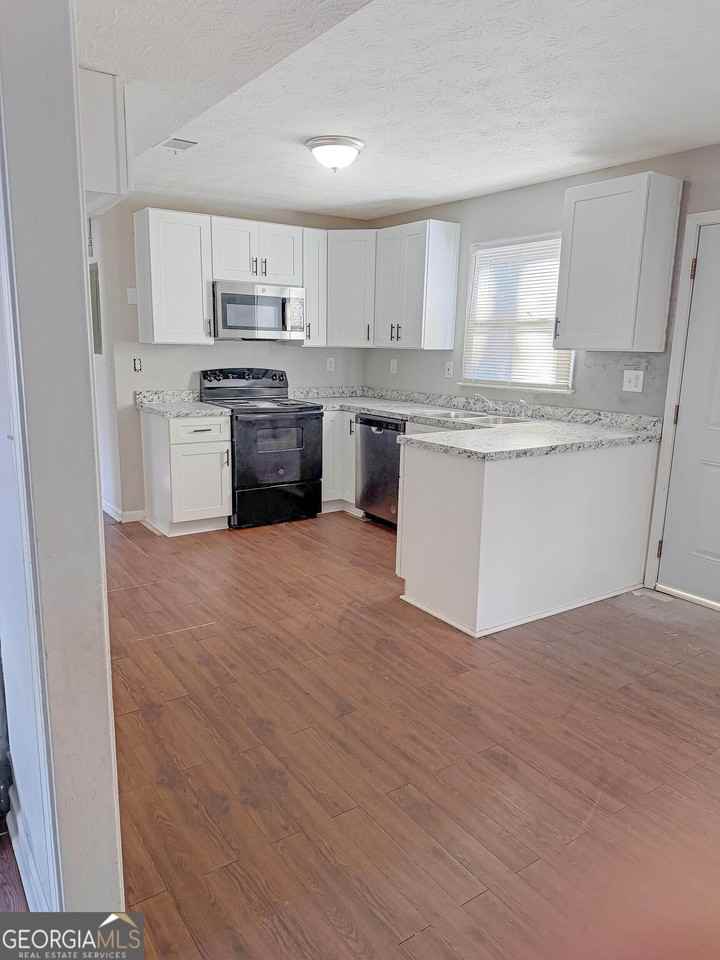 5161 Ridge Forest Dr - Photo 4 of 12