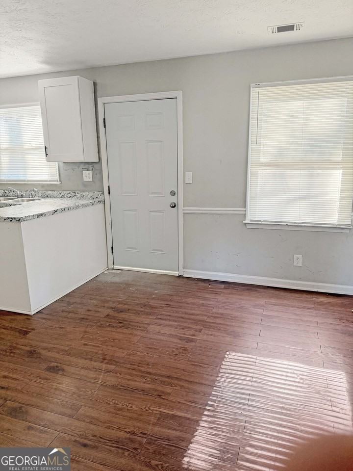 5161 Ridge Forest Dr - Photo 5 of 12