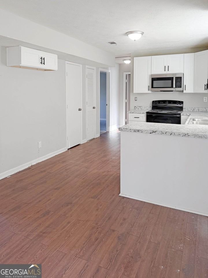 5161 Ridge Forest Dr - Photo 6 of 12