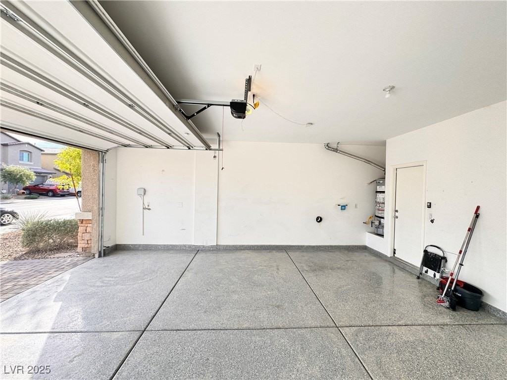 2711 Lindsey Springs St - Photo 4 of 37