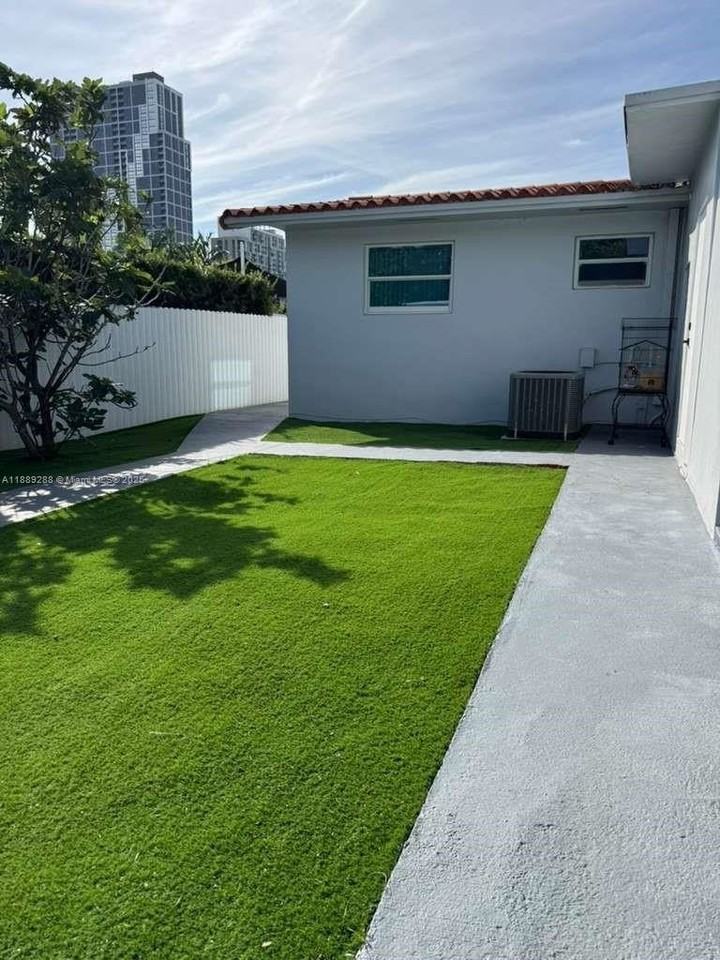 2943 Sw 36th Ave - Photo 7 of 12