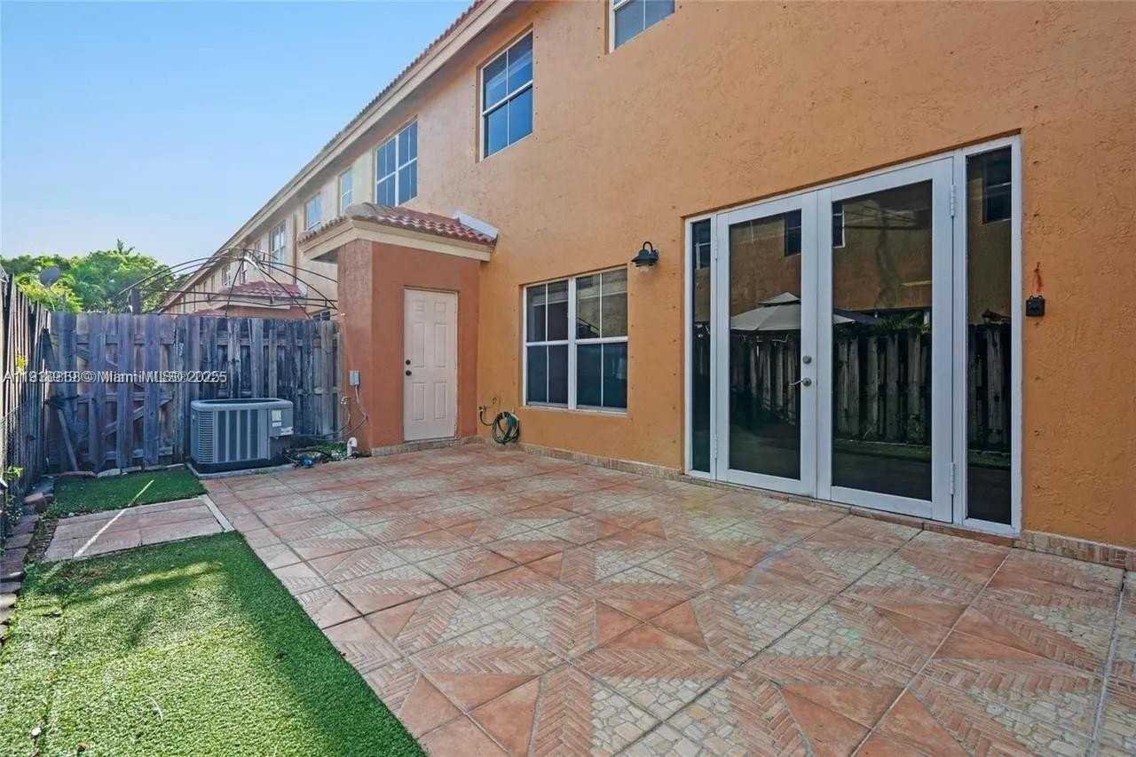 8422 Nw 140th Ter #3608 - Photo 4 of 23