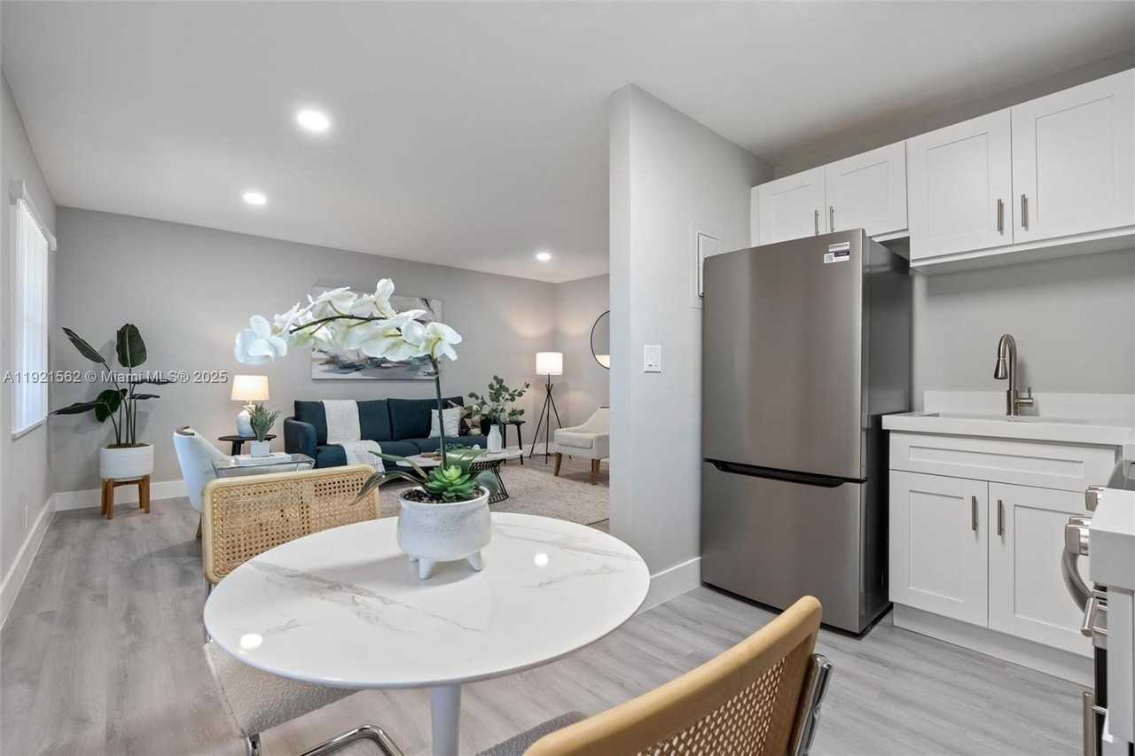 1350 Ne 5th Ter #4 - Photo 6 of 16