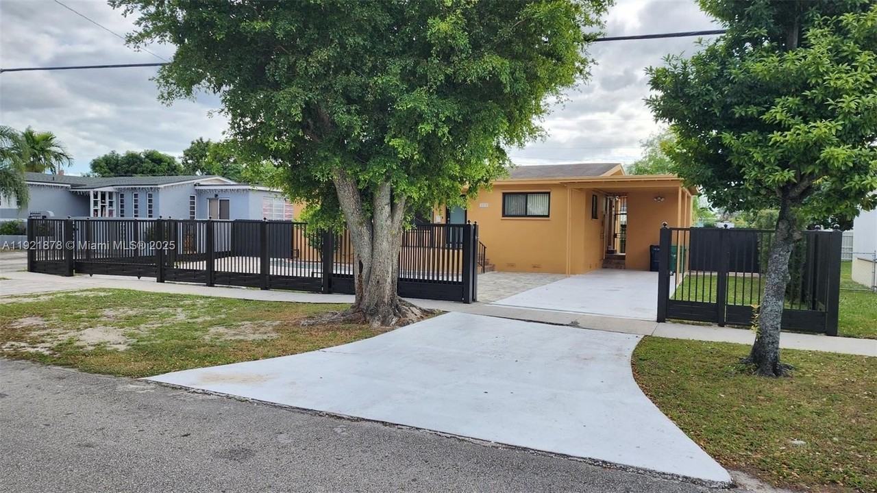 8010 Sw 16th St #8010 - Photo 2 of 33