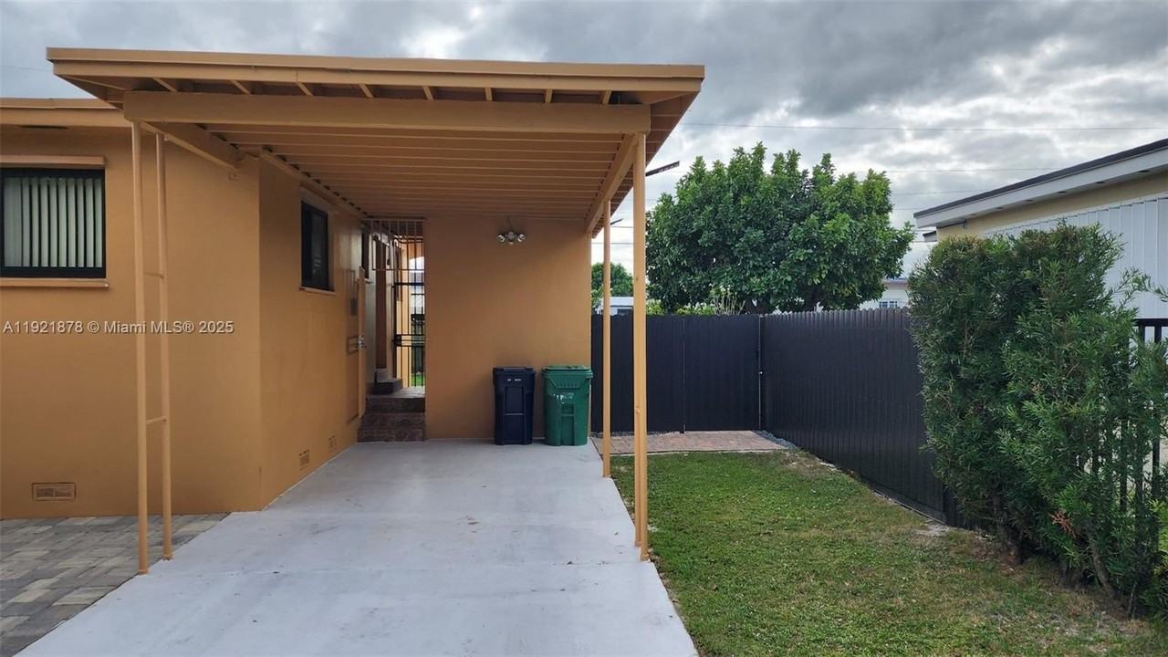 8010 Sw 16th St #8010 - Photo 3 of 33