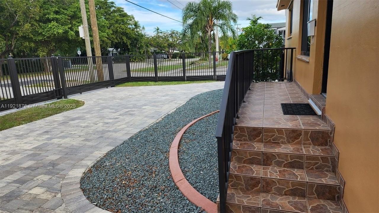 8010 Sw 16th St #8010 - Photo 4 of 33