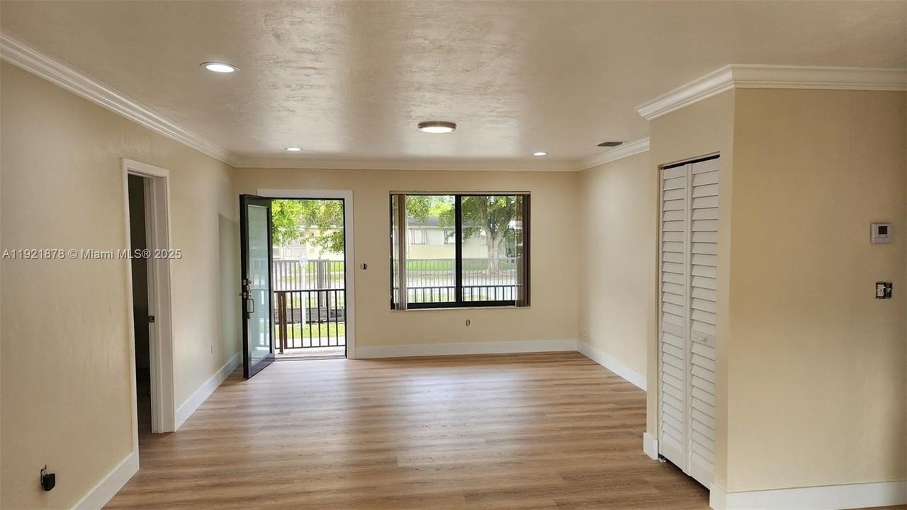 8010 Sw 16th St #8010 - Photo 7 of 33