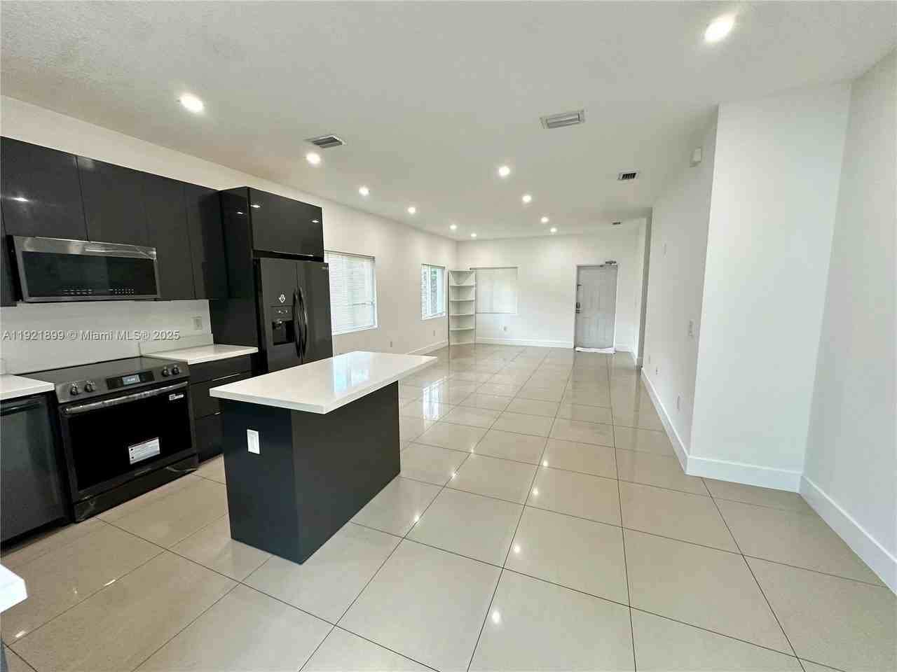 14890 Ne 10th Ave #1 - Photo 2 of 18