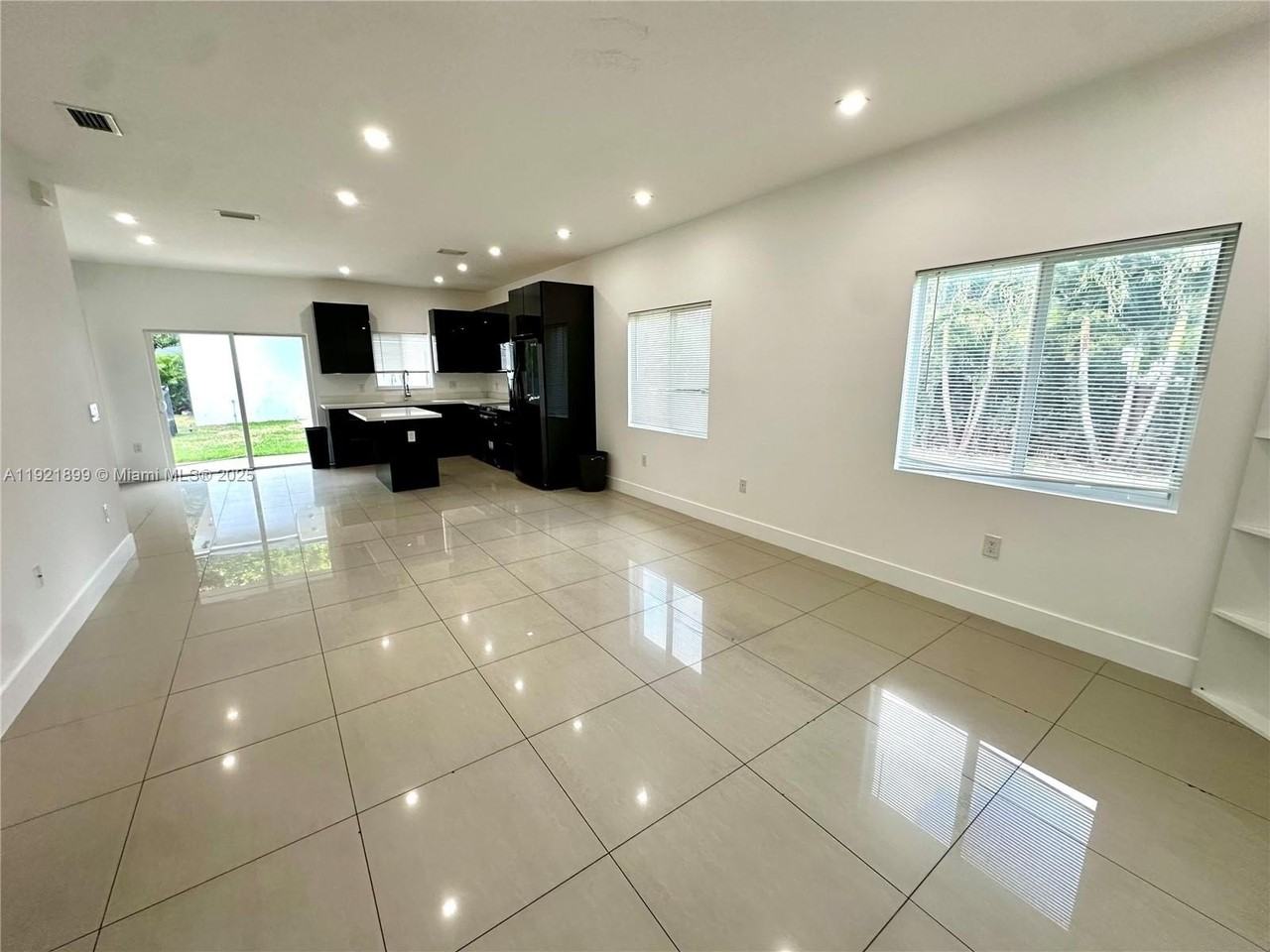 14890 Ne 10th Ave #1 - Photo 5 of 18