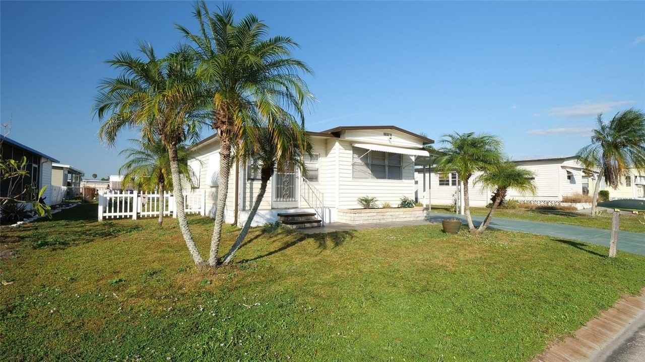 209 50th Avenue Plaza East - Photo 2 of 33