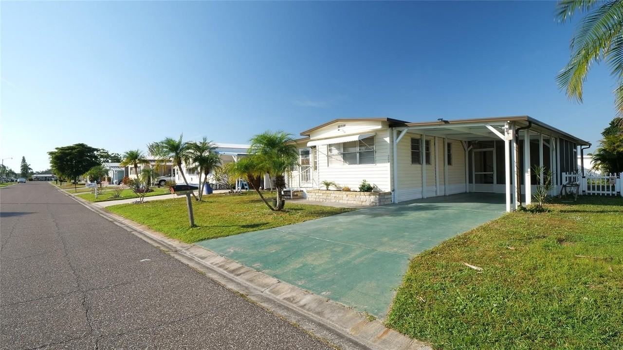 209 50th Avenue Plaza East - Photo 4 of 33