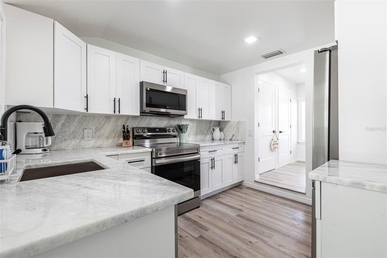 640 Broadway St - Photo 7 of 26