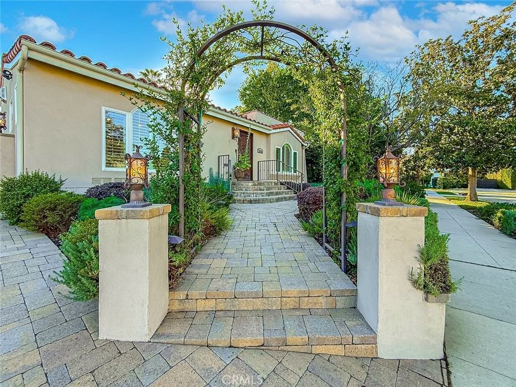 15452 Varden St - Photo 3 of 50