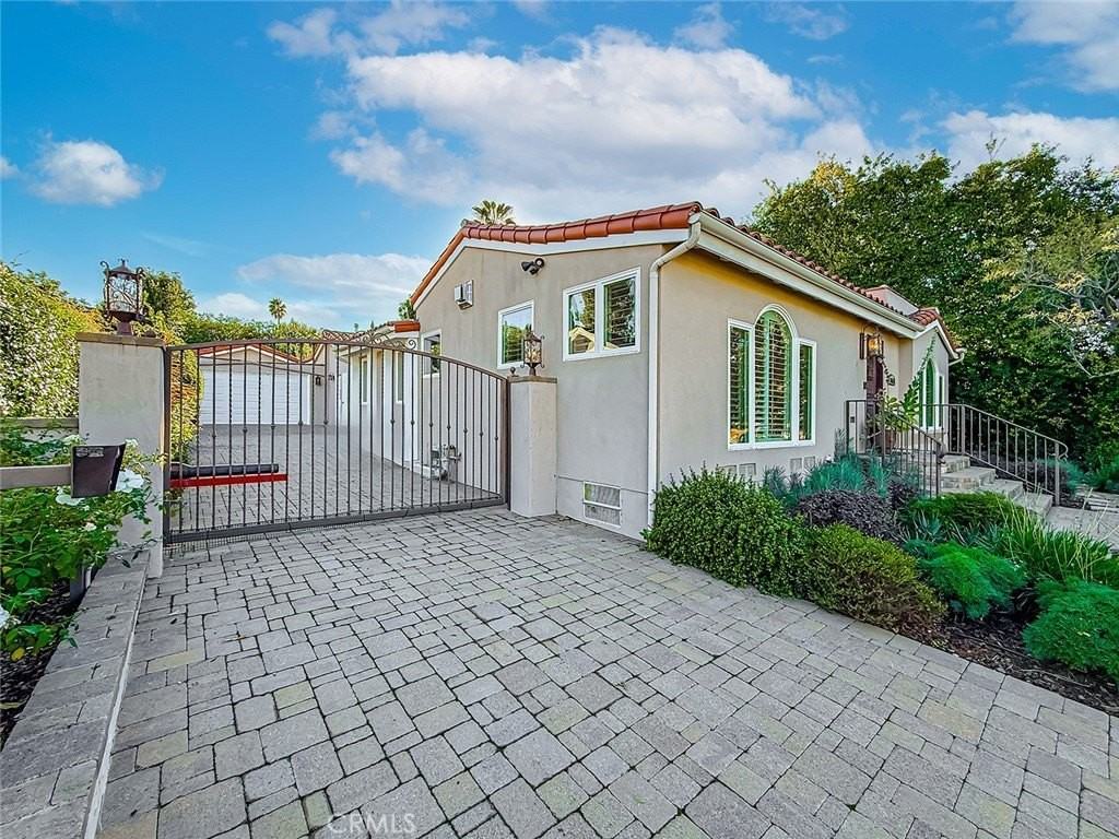 15452 Varden St - Photo 4 of 50