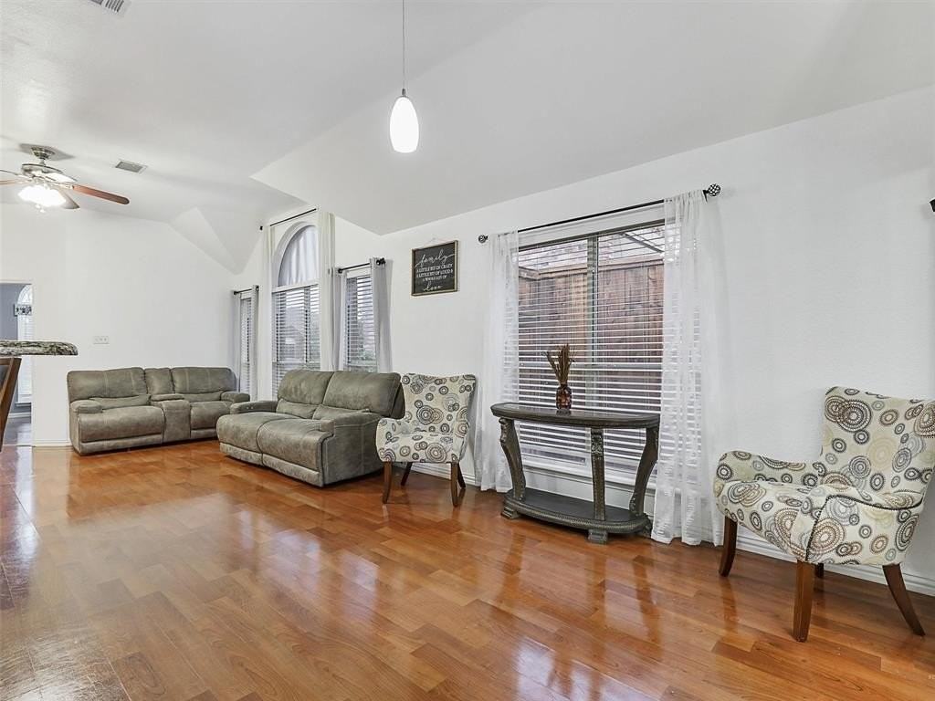 2136 Walden Pl - Photo 4 of 25