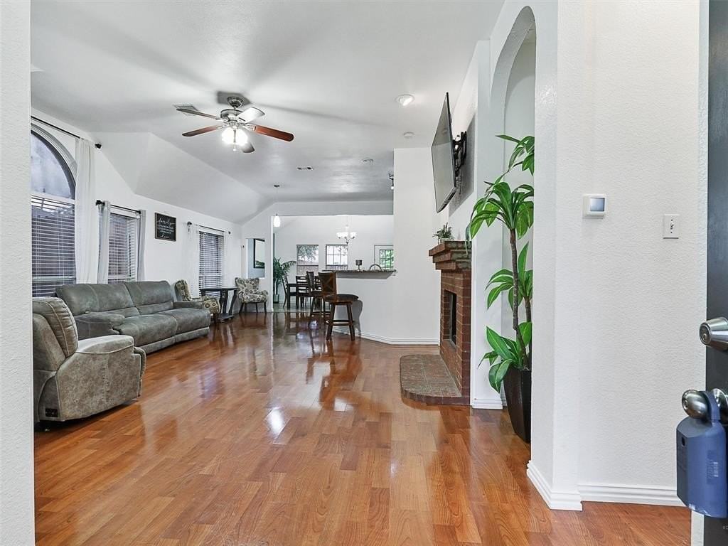 2136 Walden Pl - Photo 5 of 25