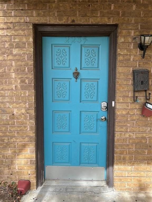 2234 Irwin St - Photo 2 of 17