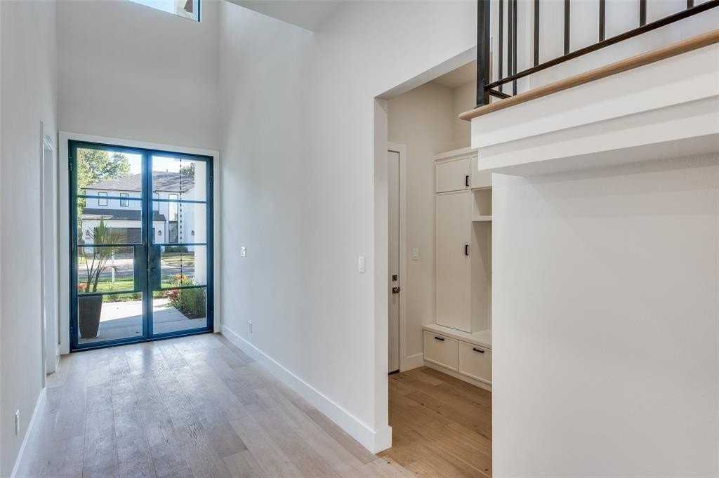 9409 Lenel Pl - Photo 4 of 36