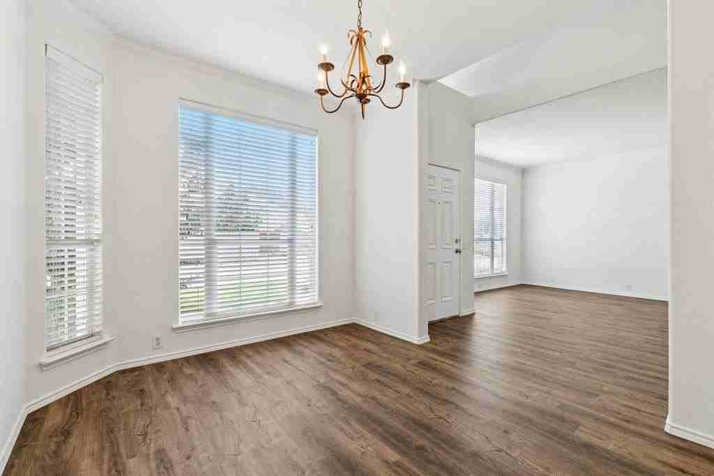 6439 Chester Dr - Photo 3 of 11