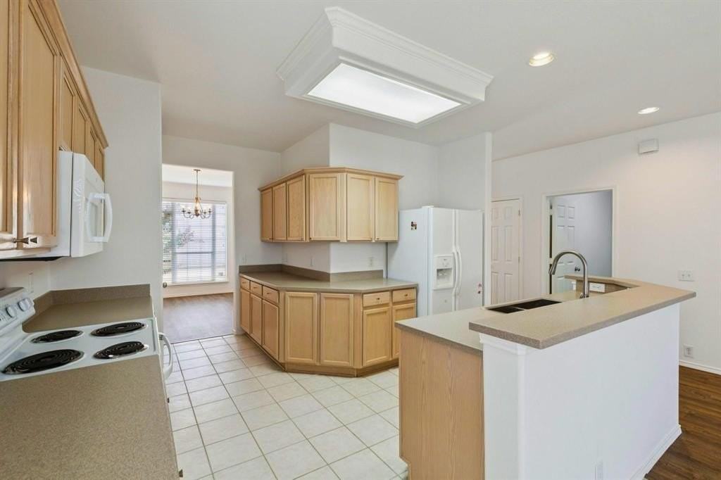 6439 Chester Dr - Photo 6 of 11