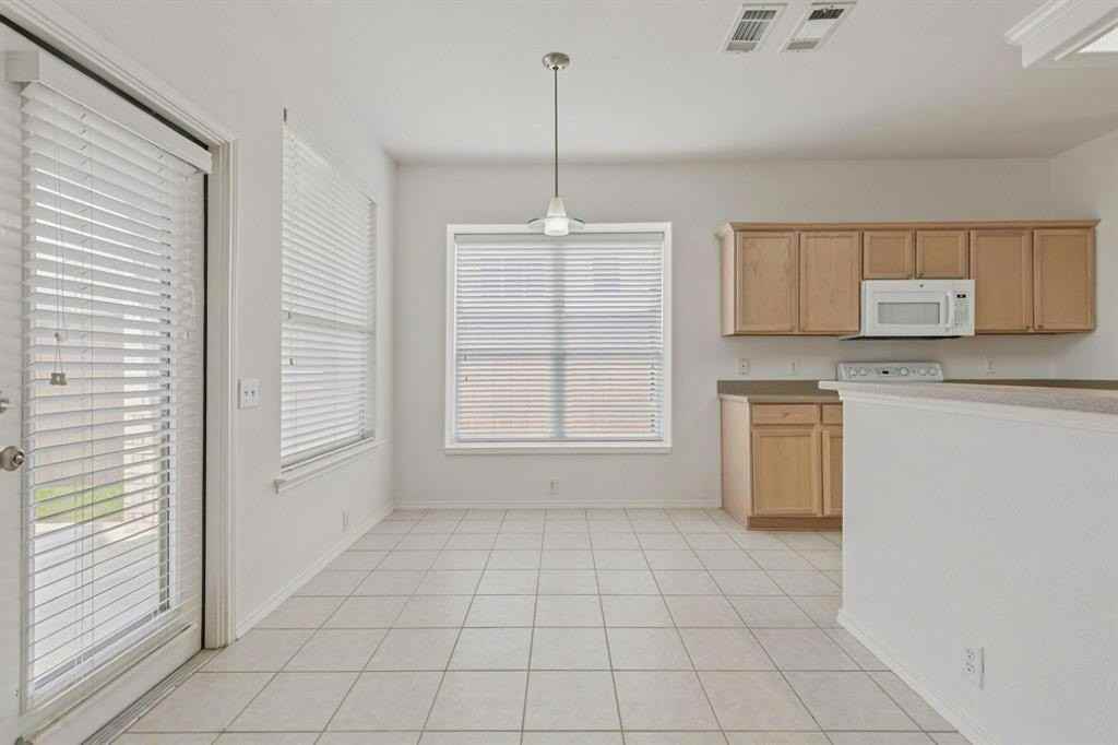 6439 Chester Dr - Photo 7 of 11