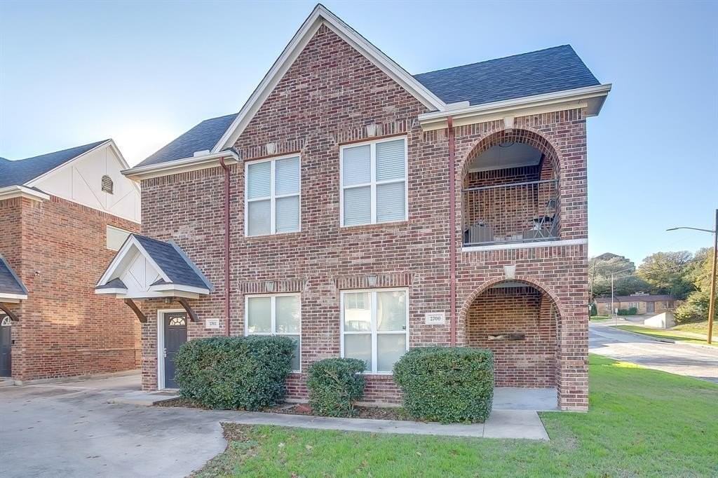 2700 Mccart Ave - Photo 4 of 27