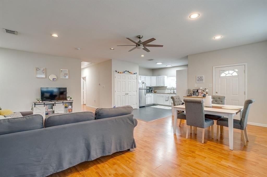 2700 Mccart Ave - Photo 2 of 27