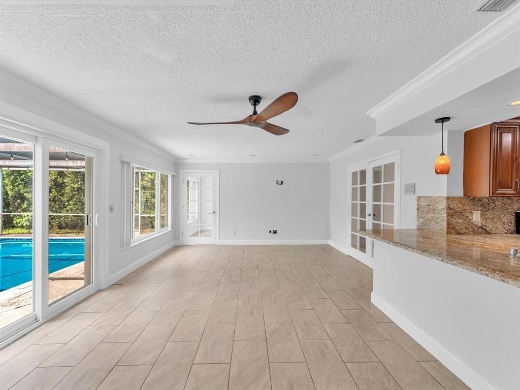 11762 Nw 26th Ct - Photo 4 of 37