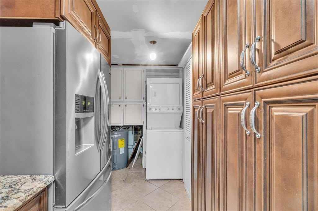 4541 Ne 6th Ter - Photo 5 of 42