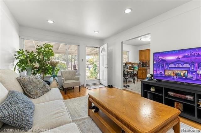 3927 Monroe St - Photo 7 of 34