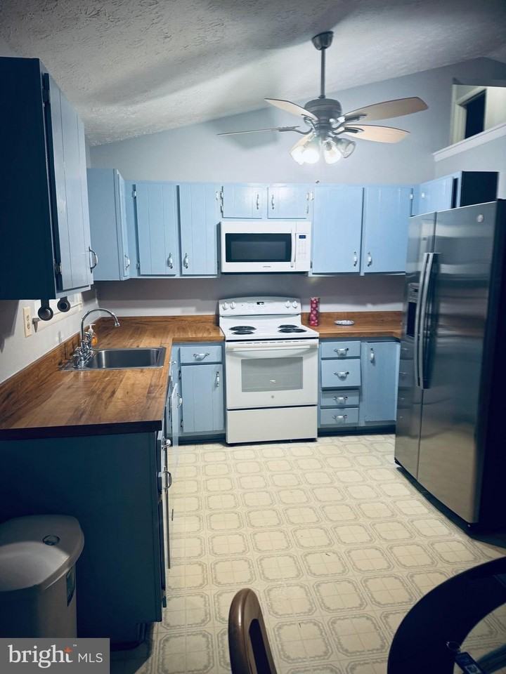 3041 Blackland Court - Photo 3 of 22